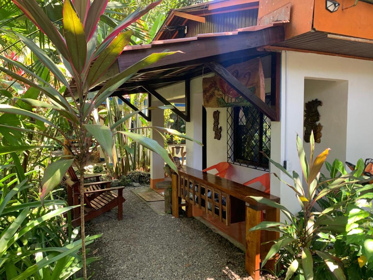 Cabinas Tito Cahuita Exterior foto