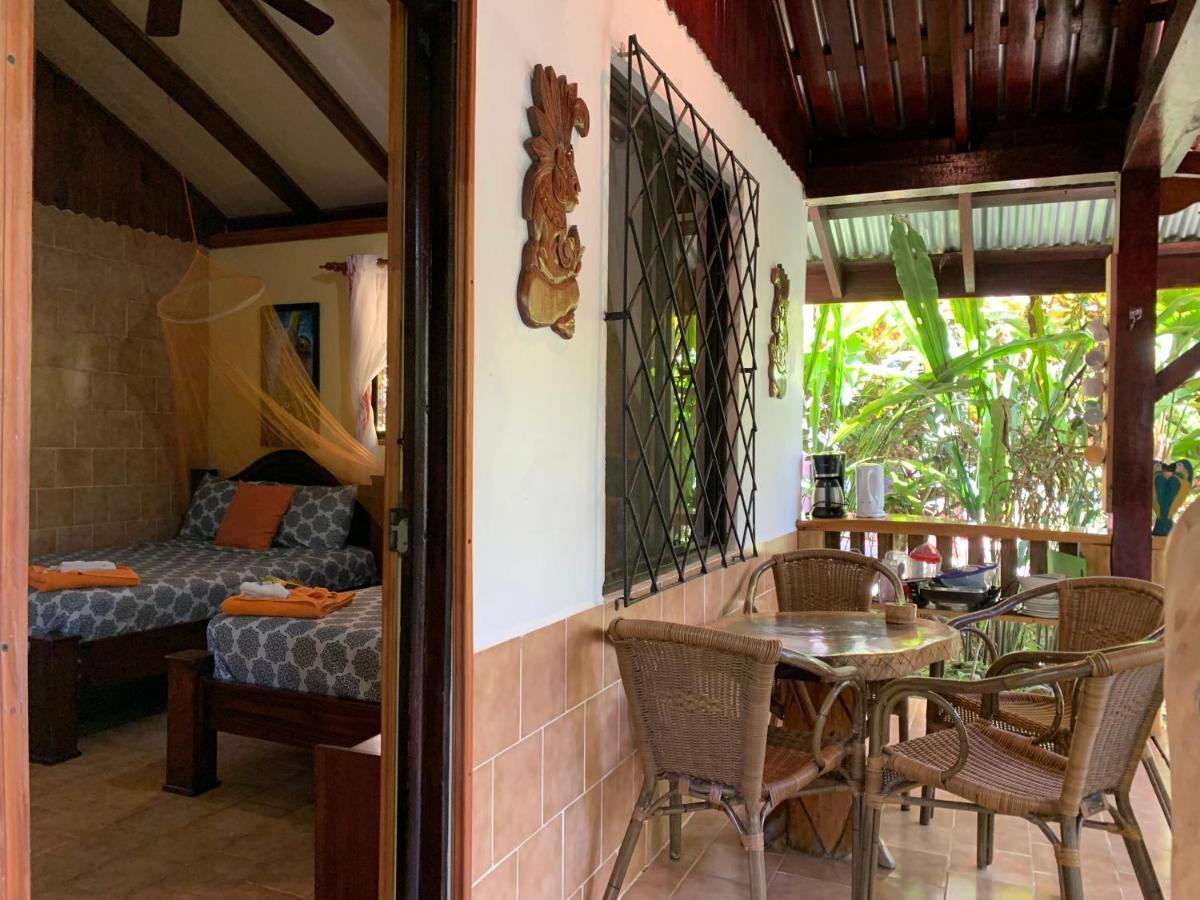 Cabinas Tito Cahuita Exterior foto